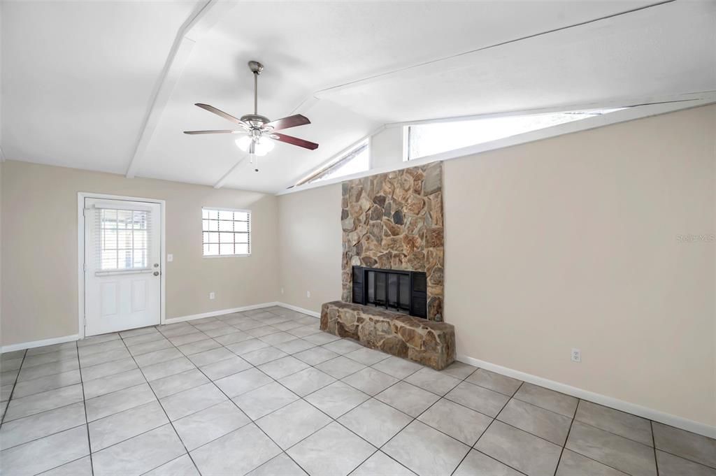 For Sale: $414,900 (4 beds, 2 baths, 2008 Square Feet)