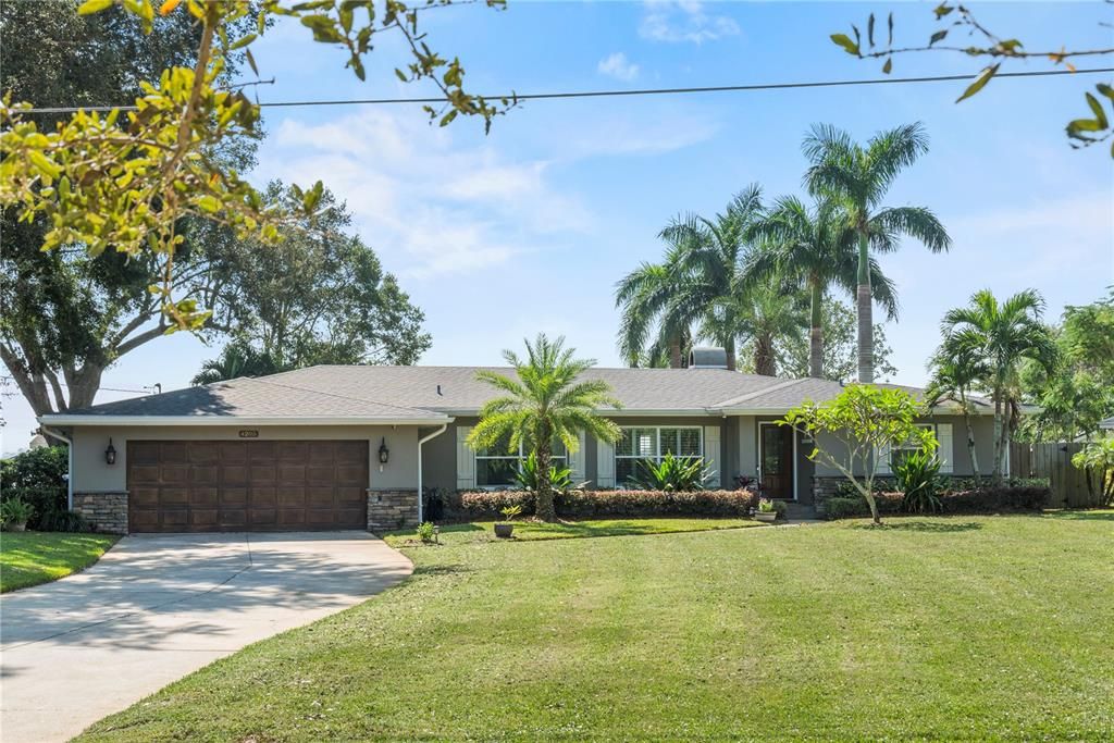 Highly desirable neighborhood on nothshore of Lake Conway