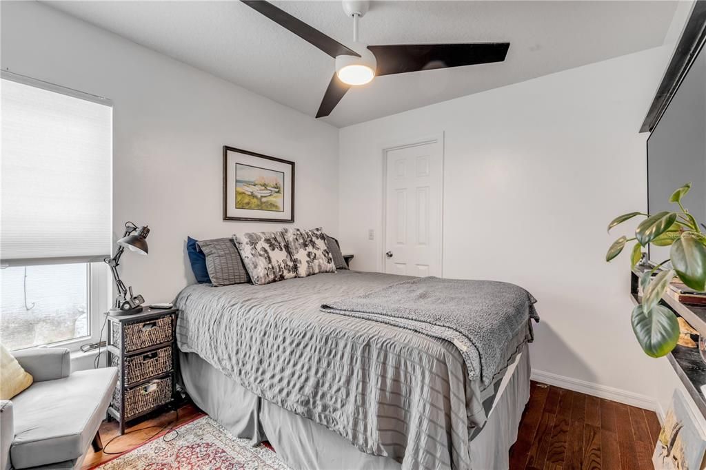 Active With Contract: $285,000 (3 beds, 2 baths, 1098 Square Feet)