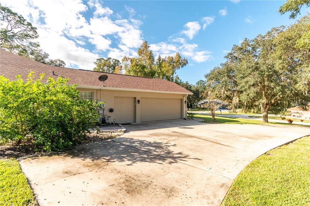 For Sale: $715,000 (3 beds, 2 baths, 2434 Square Feet)