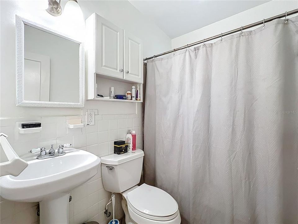 For Sale: $385,000 (2 beds, 1 baths, 1040 Square Feet)