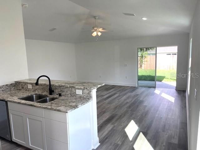 For Sale: $298,900 (3 beds, 2 baths, 1374 Square Feet)