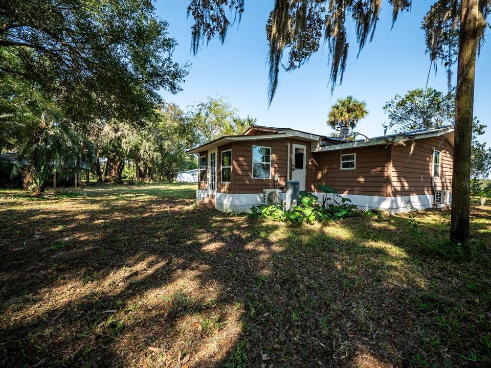 For Sale: $690,000 (2 beds, 2 baths, 736 Square Feet)