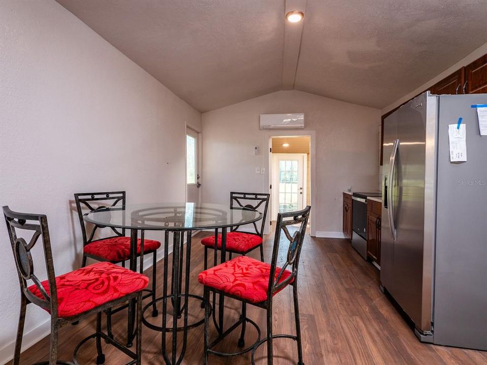 For Sale: $690,000 (2 beds, 2 baths, 736 Square Feet)