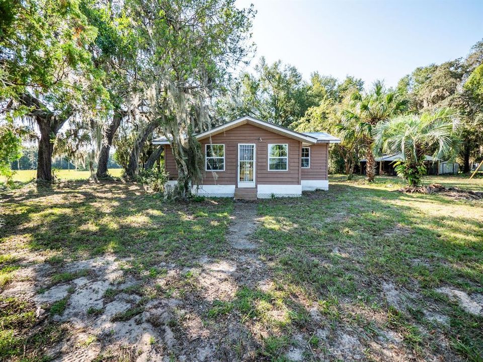 For Sale: $690,000 (2 beds, 2 baths, 736 Square Feet)