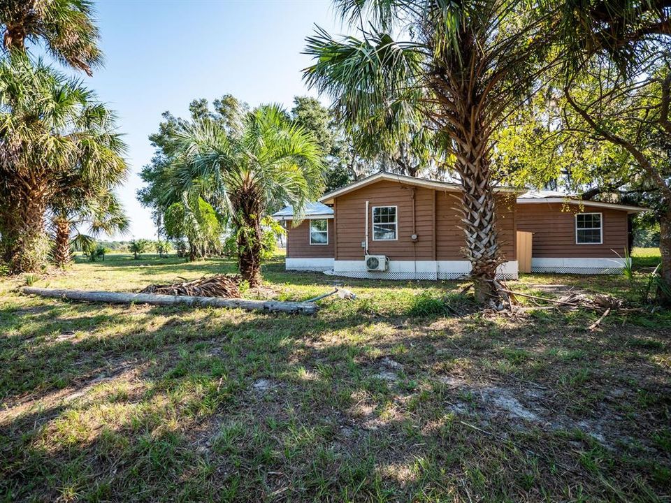 For Sale: $690,000 (2 beds, 2 baths, 736 Square Feet)