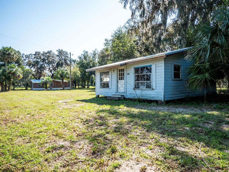 For Sale: $690,000 (2 beds, 2 baths, 736 Square Feet)