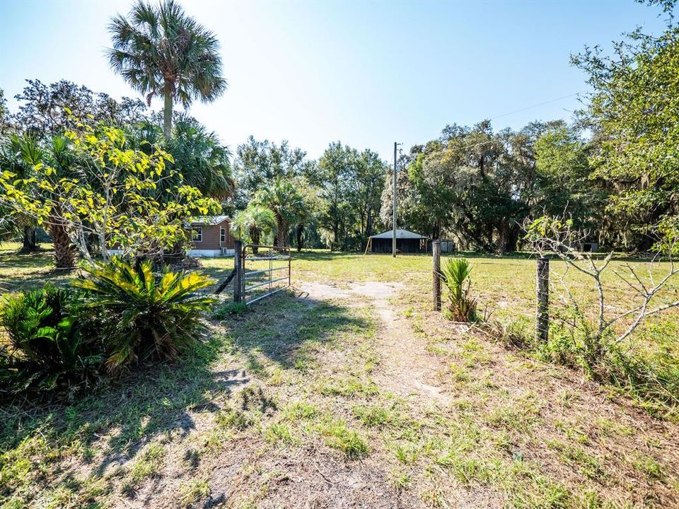 For Sale: $690,000 (2 beds, 2 baths, 736 Square Feet)