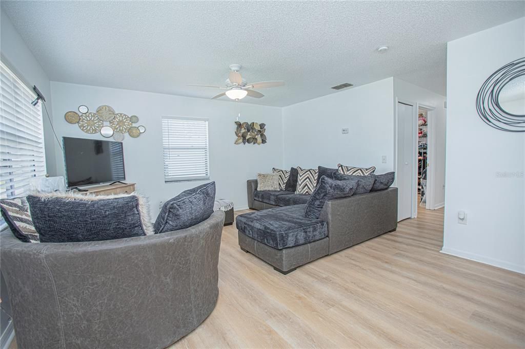 For Sale: $309,500 (3 beds, 1 baths, 1092 Square Feet)