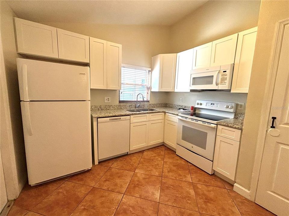 For Rent: $2,150 (3 beds, 2 baths, 1038 Square Feet)