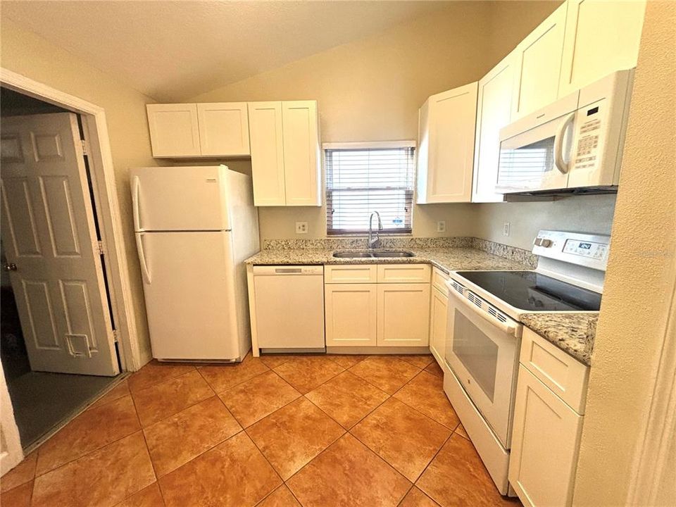 For Rent: $2,150 (3 beds, 2 baths, 1038 Square Feet)