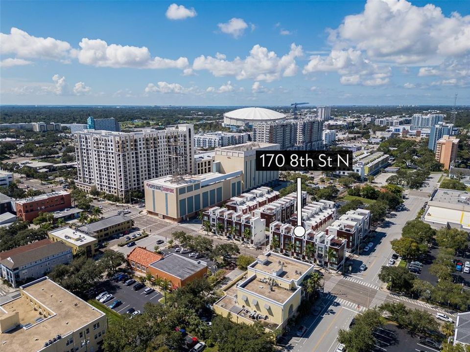 For Sale: $950,000 (3 beds, 3 baths, 1988 Square Feet)