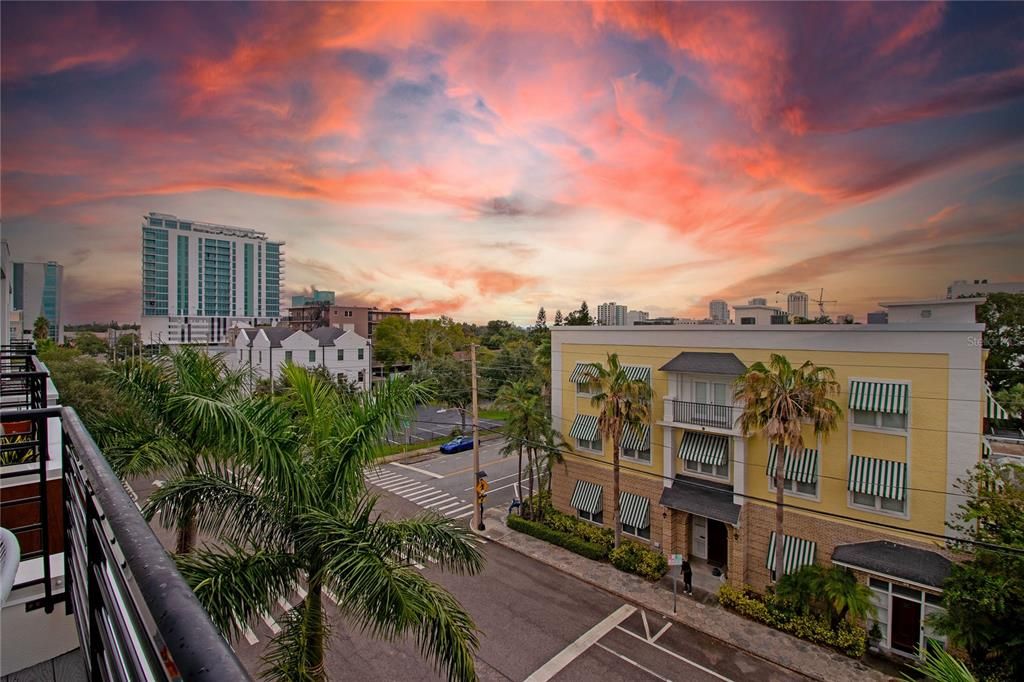 For Sale: $950,000 (3 beds, 3 baths, 1988 Square Feet)