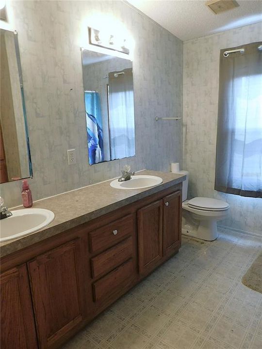 Guest Bathroom with Tub Combo