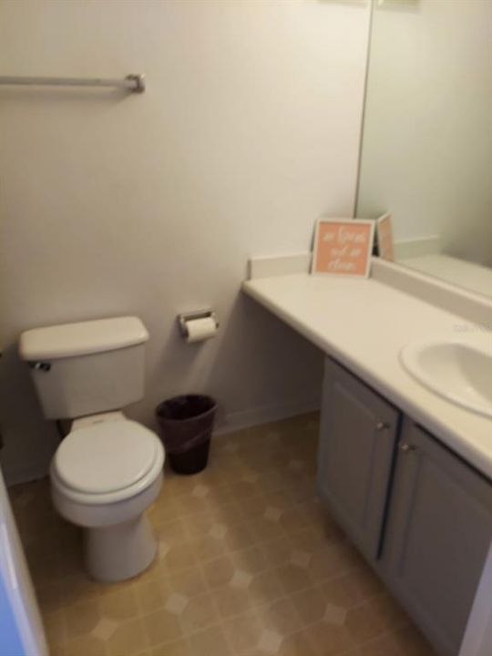 For Rent: $1,800 (2 beds, 2 baths, 975 Square Feet)