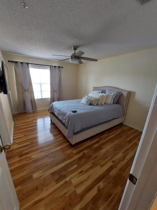 For Rent: $1,800 (2 beds, 2 baths, 975 Square Feet)