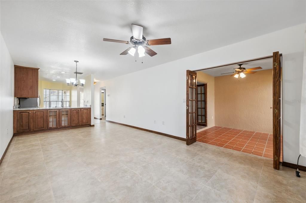 For Sale: $289,500 (3 beds, 2 baths, 1359 Square Feet)