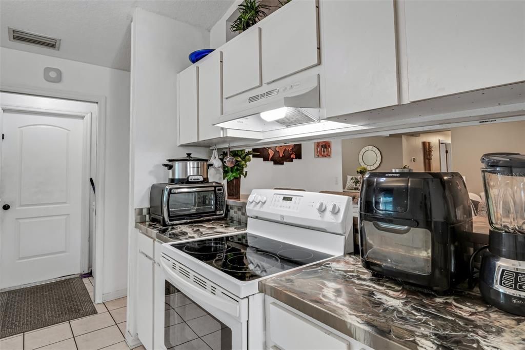 For Sale: $330,000 (3 beds, 2 baths, 1294 Square Feet)