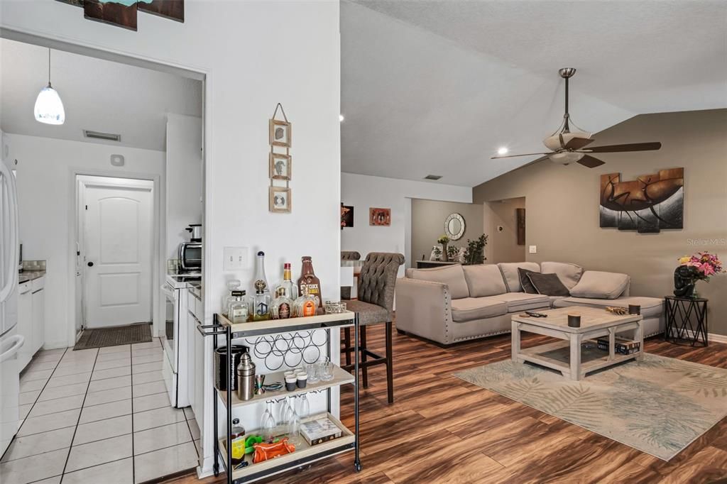 For Sale: $330,000 (3 beds, 2 baths, 1294 Square Feet)