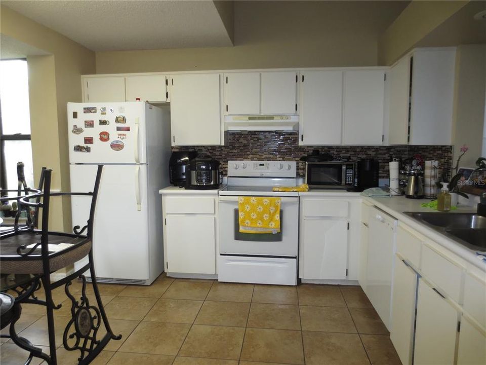 For Sale: $410,000 (3 beds, 2 baths, 1251 Square Feet)