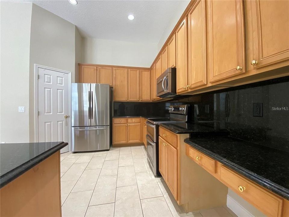 For Rent: $3,600 (4 beds, 3 baths, 2442 Square Feet)