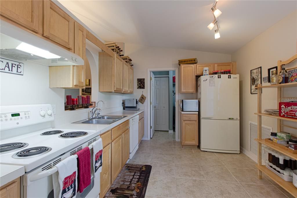 For Sale: $319,000 (3 beds, 2 baths, 1264 Square Feet)