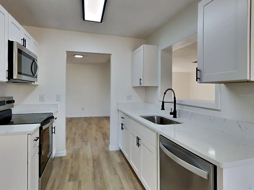 For Sale: $299,900 (2 beds, 2 baths, 1377 Square Feet)