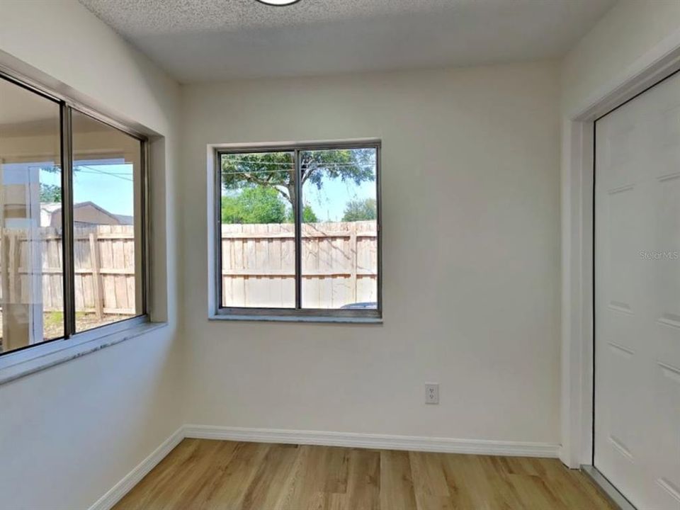 For Sale: $299,900 (2 beds, 2 baths, 1377 Square Feet)