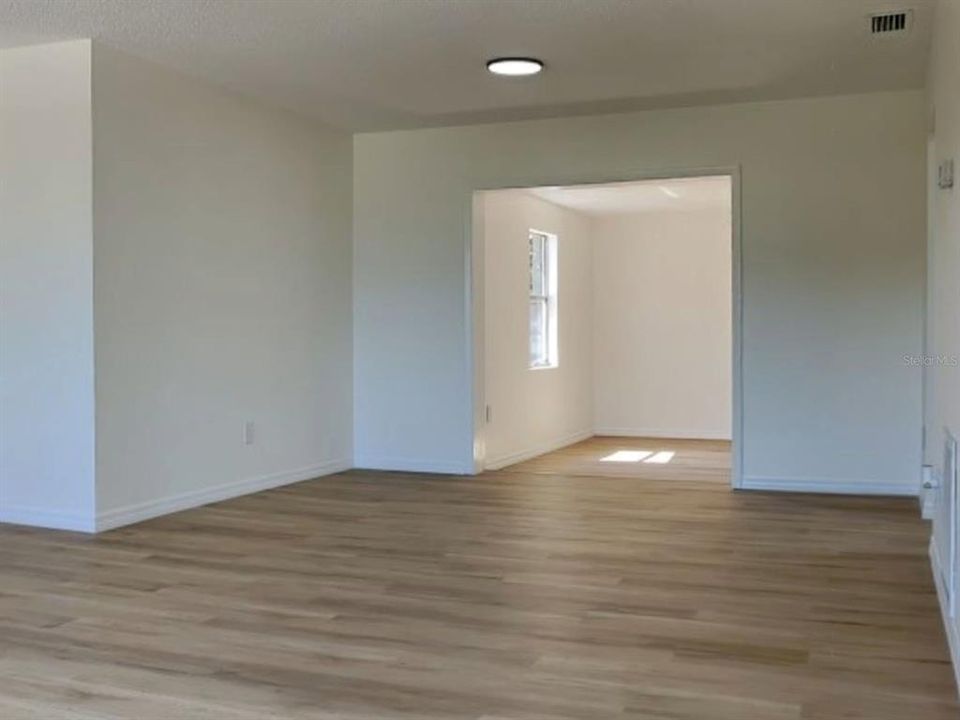 For Sale: $299,900 (2 beds, 2 baths, 1377 Square Feet)