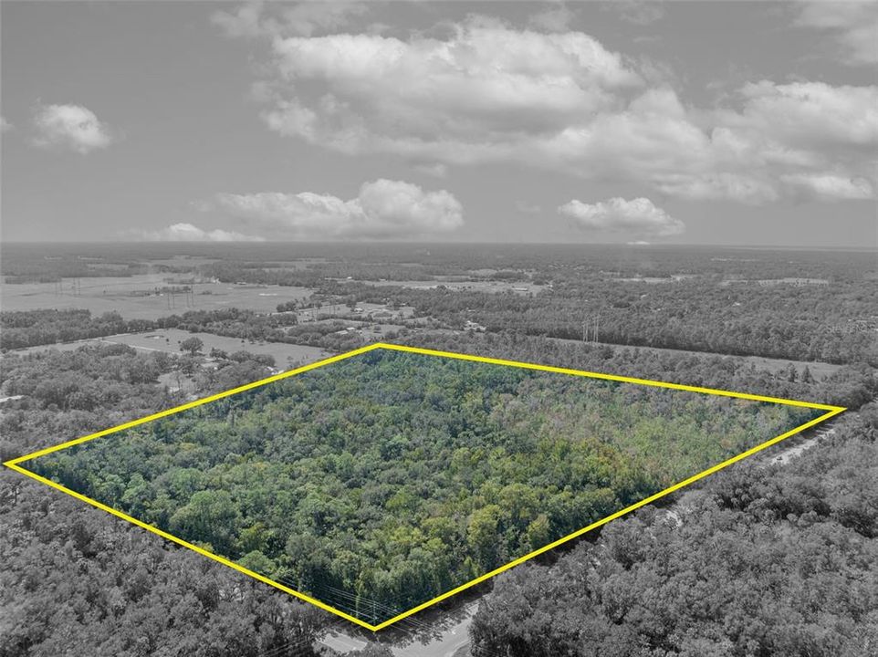 En Venta: $590,000 (32.29 acres)