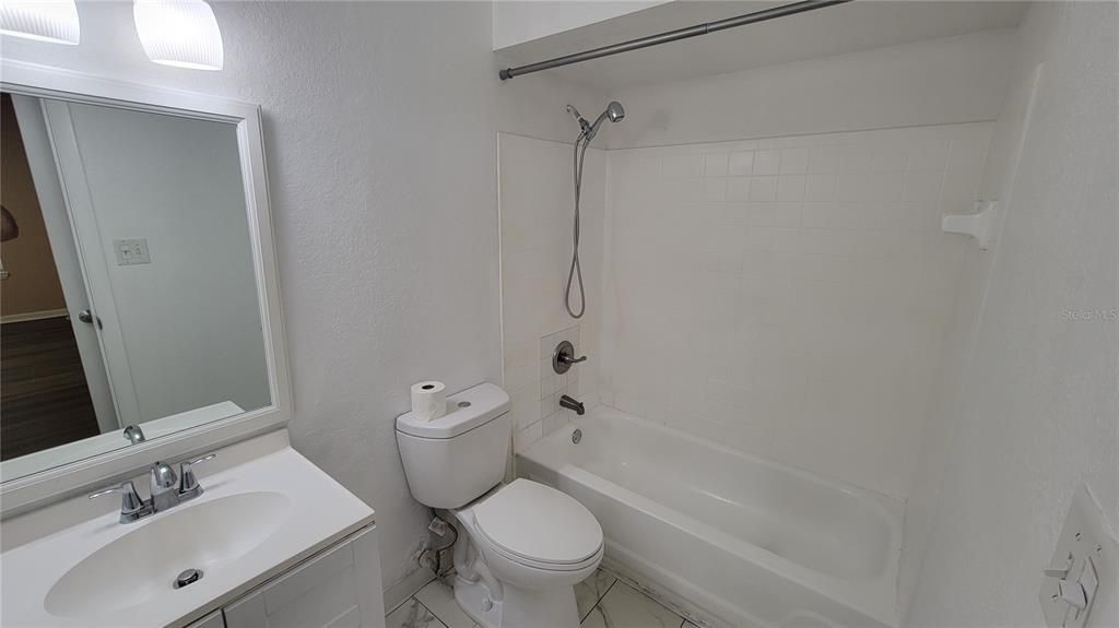 For Sale: $182,500 (2 beds, 2 baths, 935 Square Feet)