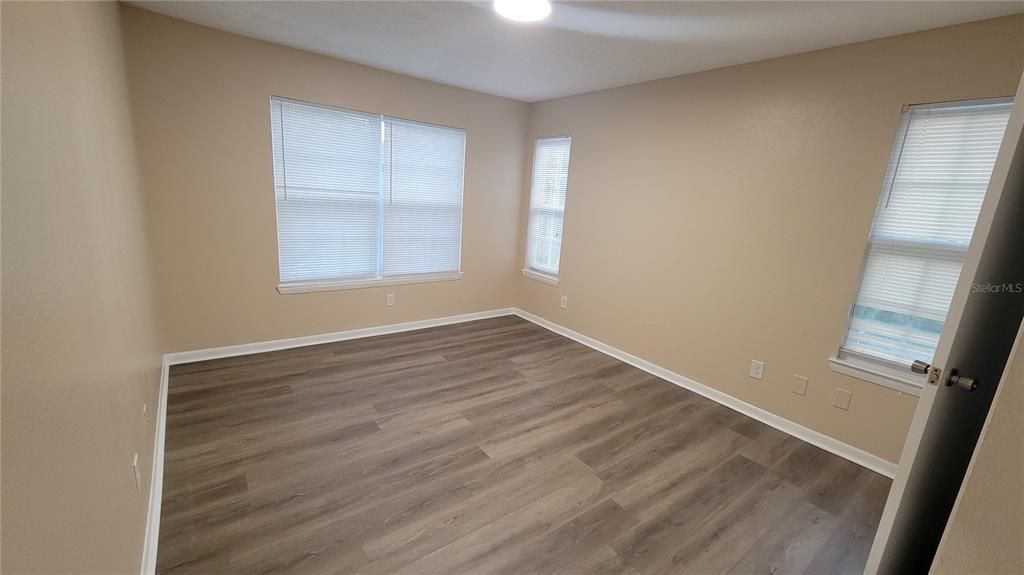 For Sale: $182,500 (2 beds, 2 baths, 935 Square Feet)