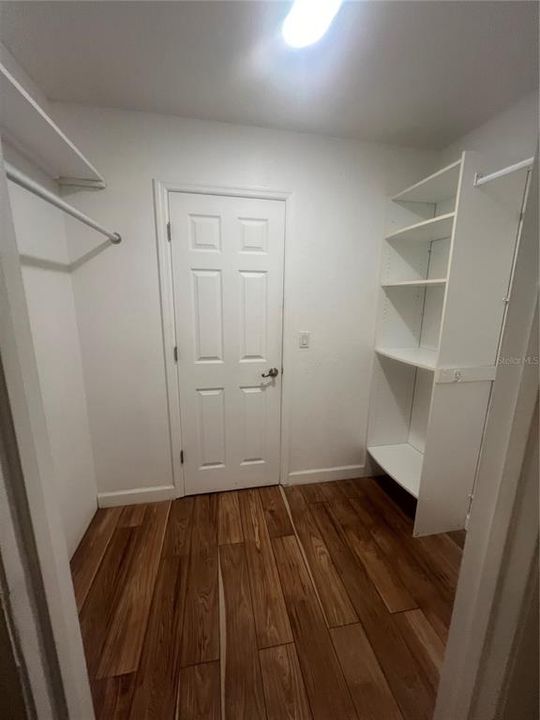 For Rent: $1,250 (1 beds, 1 baths, 710 Square Feet)