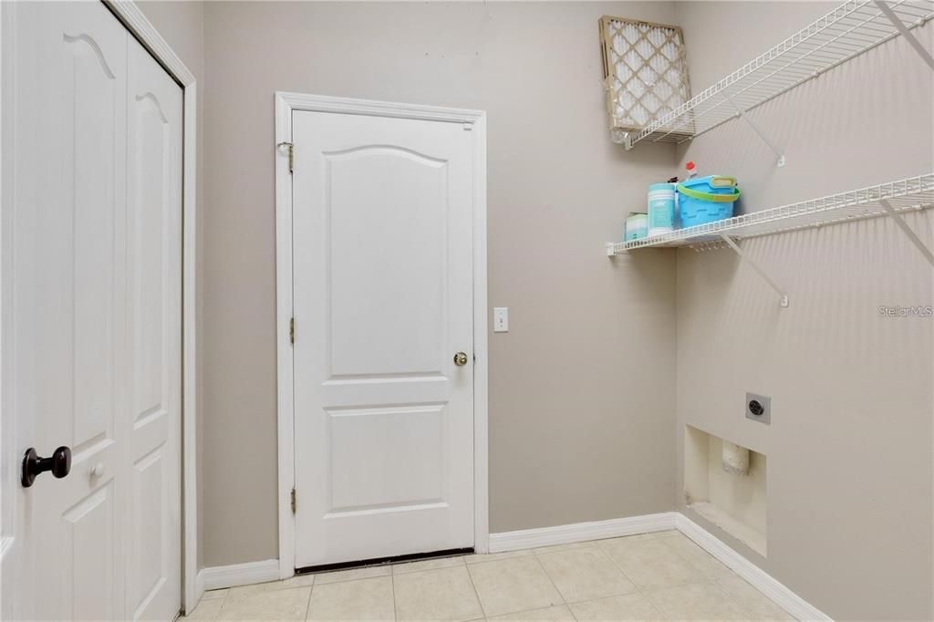 LAUNDRY ROOM -