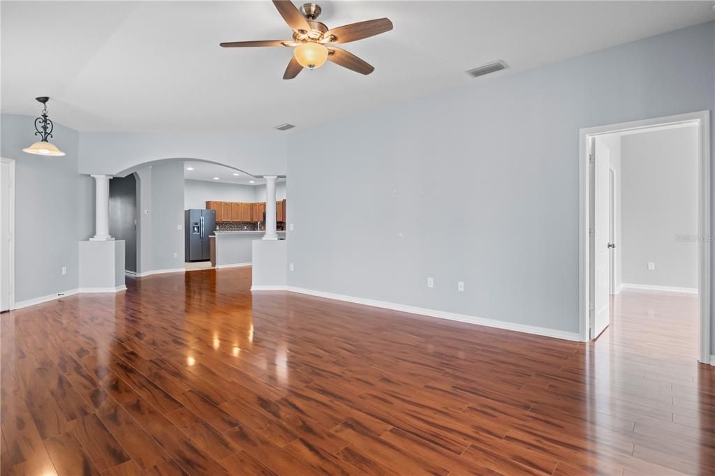 For Sale: $329,900 (3 beds, 2 baths, 1703 Square Feet)