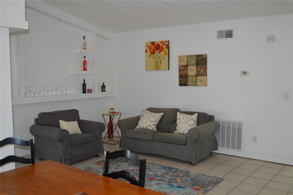 For Sale: $379,900 (3 beds, 2 baths, 1119 Square Feet)