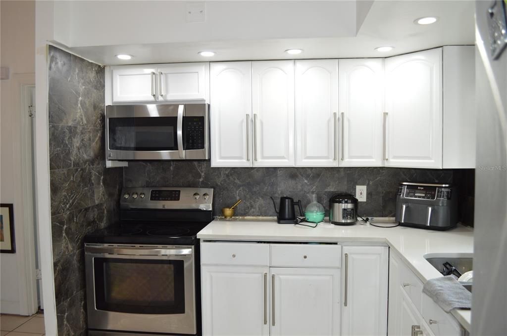 For Sale: $379,900 (3 beds, 2 baths, 1119 Square Feet)