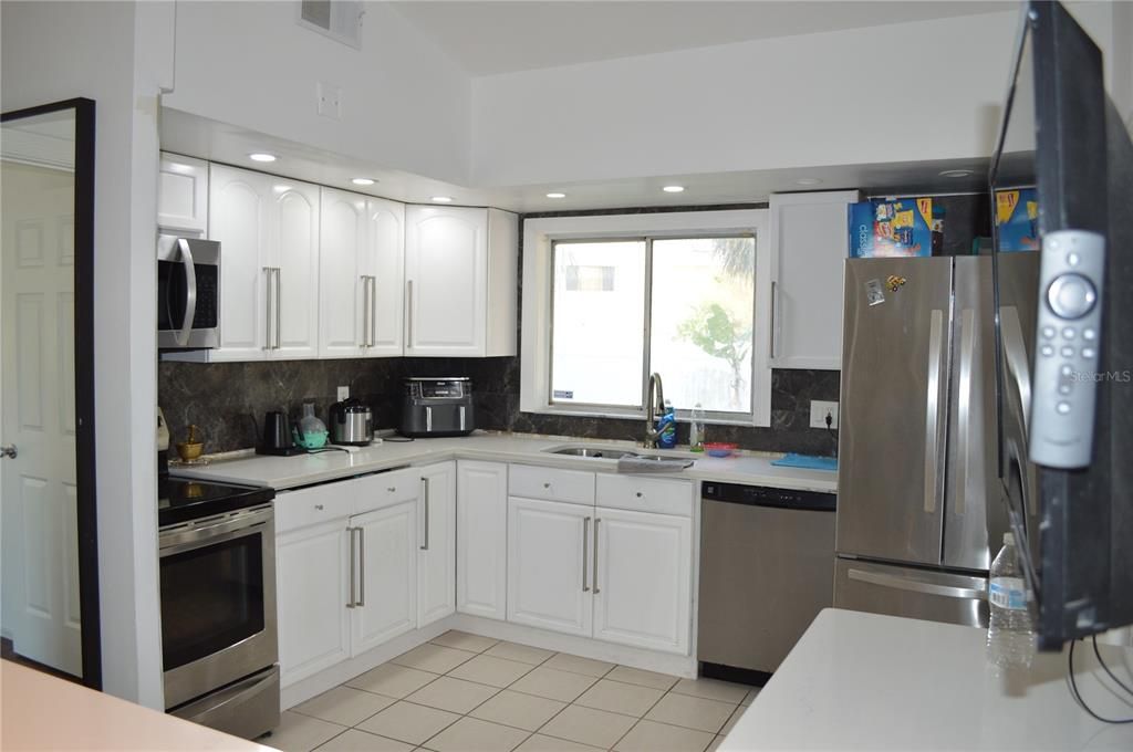 For Sale: $379,900 (3 beds, 2 baths, 1119 Square Feet)