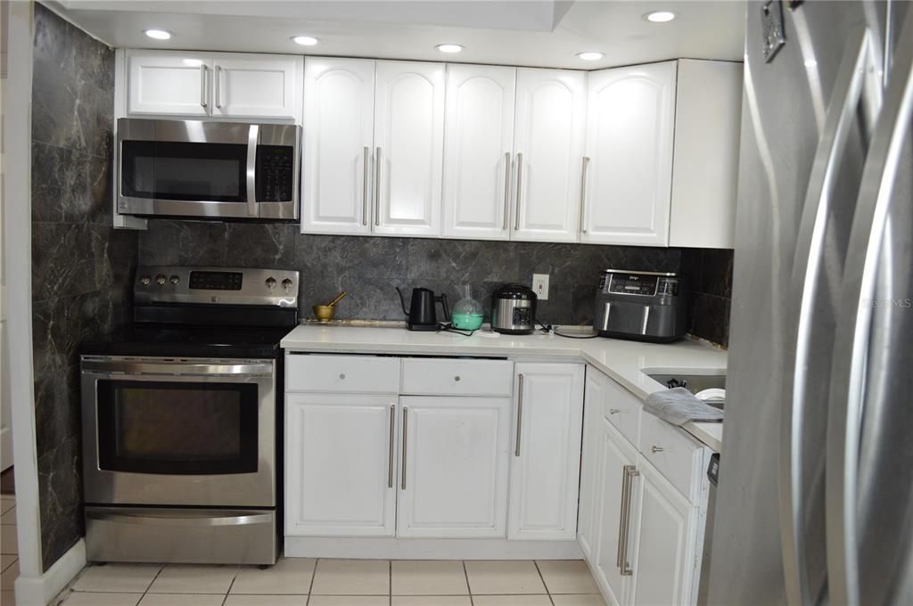 For Sale: $379,900 (3 beds, 2 baths, 1119 Square Feet)