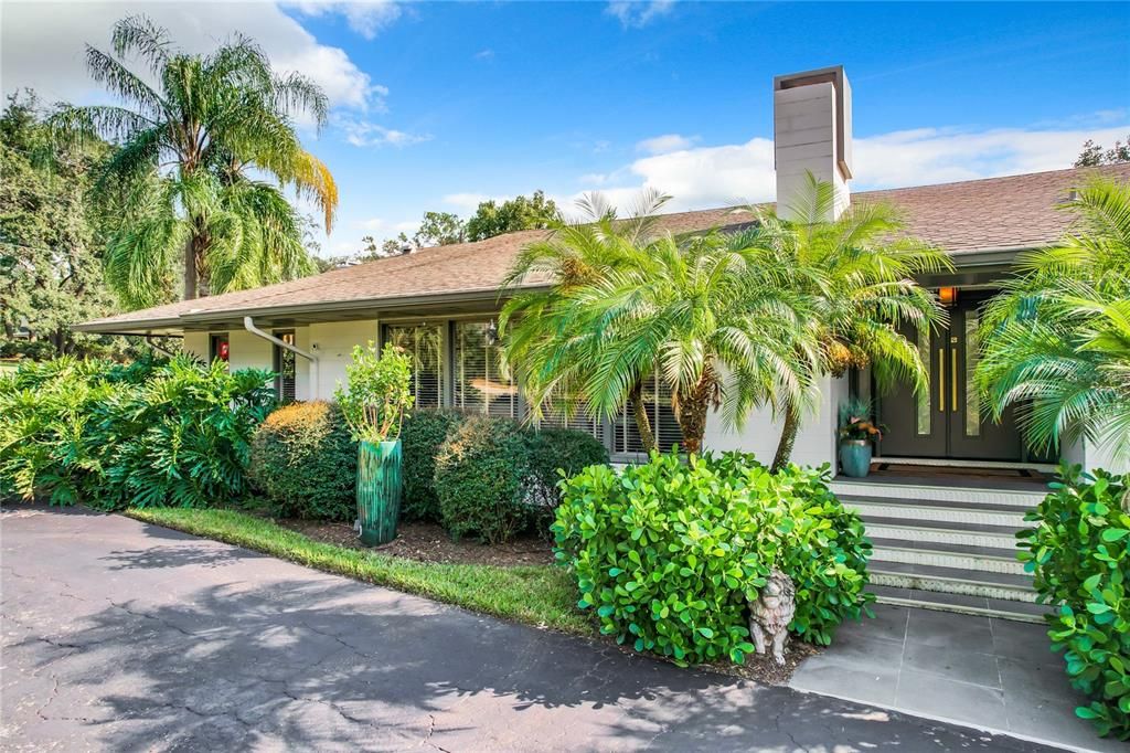 For Sale: $1,000,000 (3 beds, 4 baths, 3300 Square Feet)