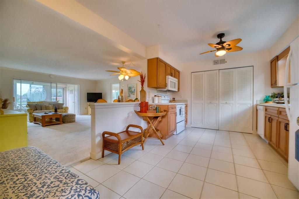 For Sale: $219,900 (2 beds, 2 baths, 1272 Square Feet)