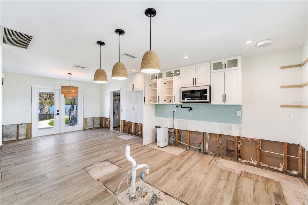 For Sale: $479,000 (2 beds, 2 baths, 1211 Square Feet)