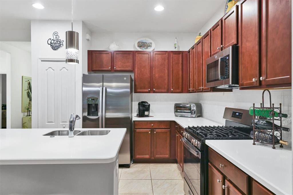 For Sale: $450,000 (2 beds, 2 baths, 1523 Square Feet)