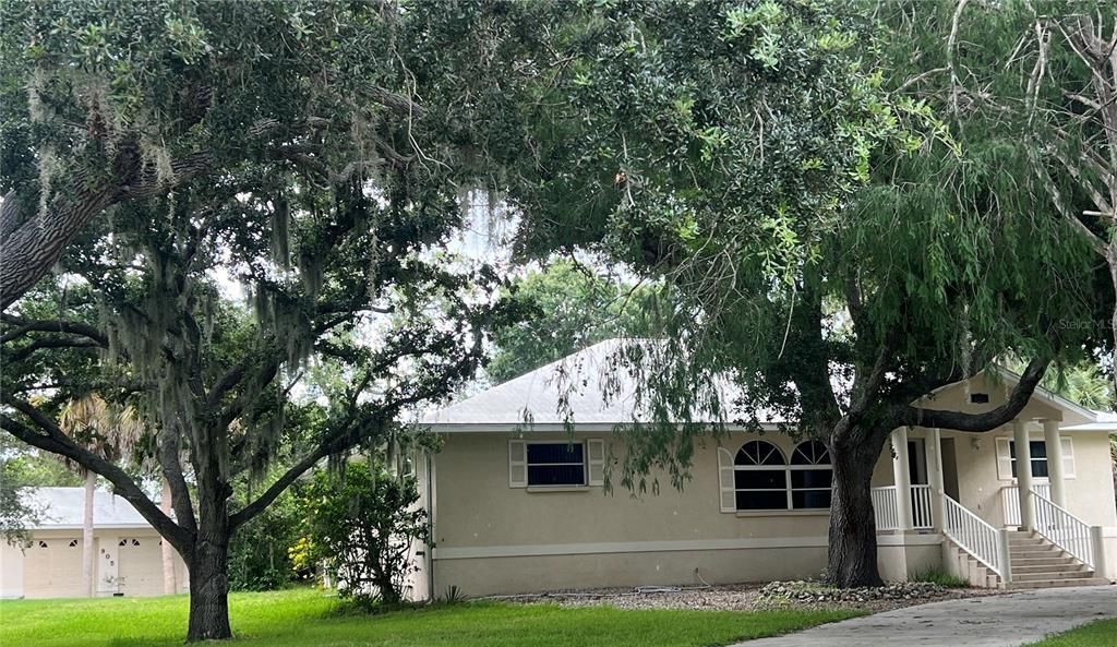 Side of the House, Detached garage