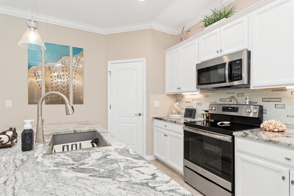 Lots of cabinet space and corner walk-in pantry.