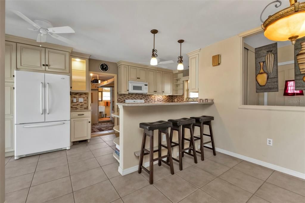 For Sale: $310,000 (2 beds, 2 baths, 1559 Square Feet)