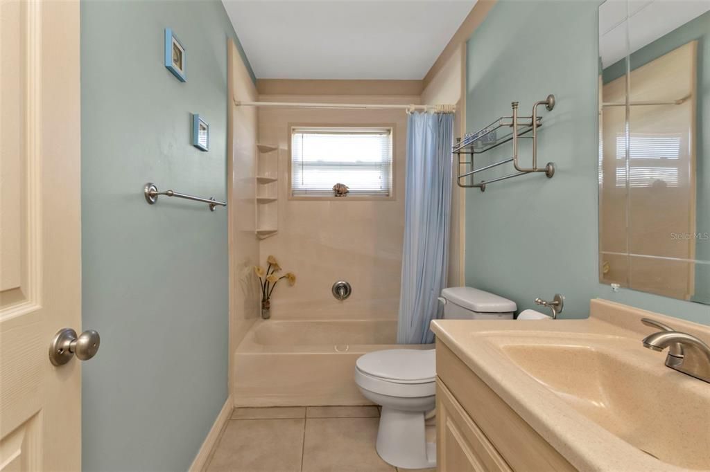 For Sale: $310,000 (2 beds, 2 baths, 1559 Square Feet)