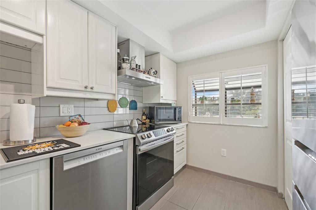 For Sale: $315,000 (2 beds, 2 baths, 1027 Square Feet)