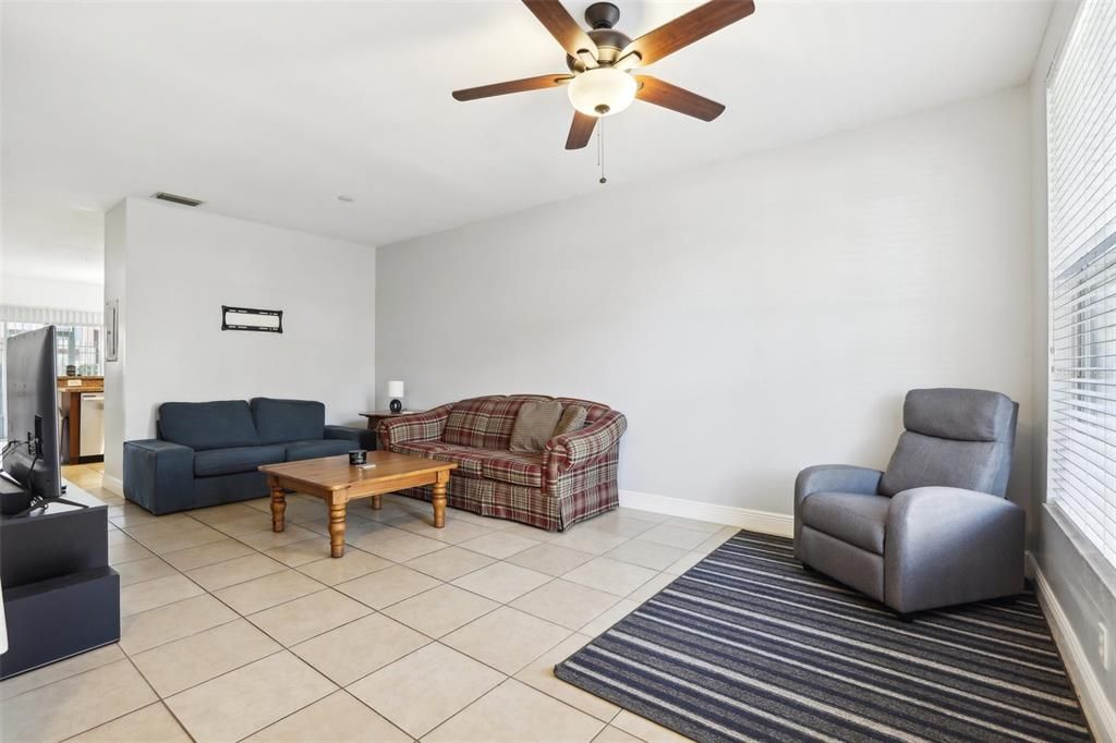 For Sale: $215,000 (2 beds, 2 baths, 1360 Square Feet)