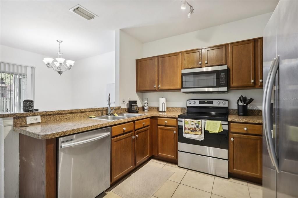 For Sale: $215,000 (2 beds, 2 baths, 1360 Square Feet)